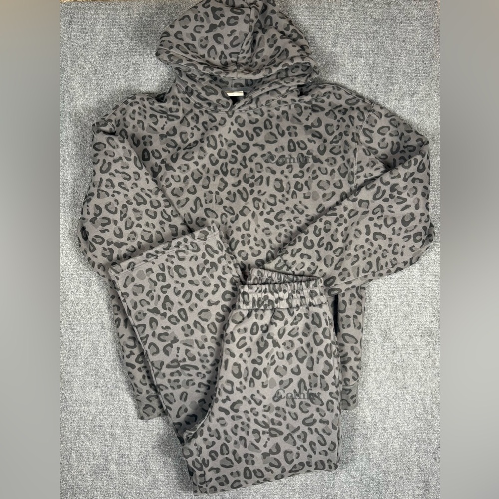Comfrt Tranquil Minimalist Leopard Panther Set Size Large